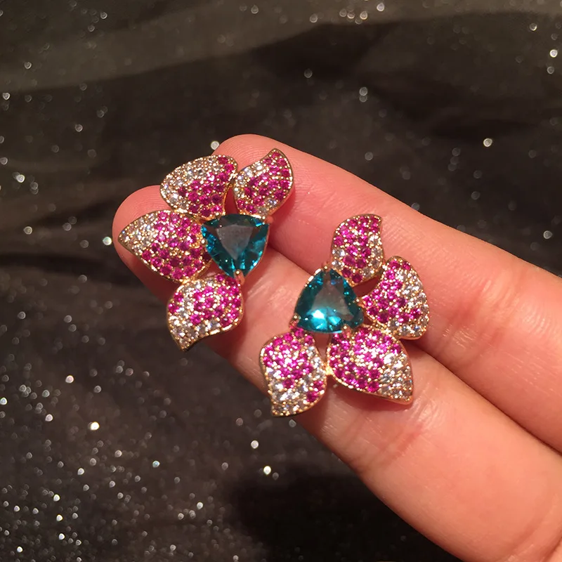 

Gradient petal earrings S925 silver needle personality exaggerated gradient girl heart leaves pink flower earrings