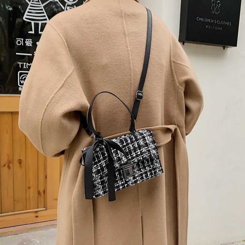

THREEPEAS Classic Women Bag Lock Bow Solid Color Simple Small Square Bag