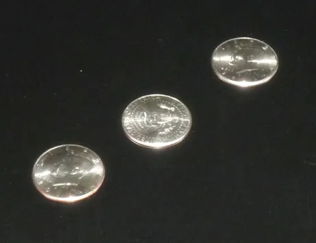 Цветные Волшебные трюки для монет крупным планом одна монета на три цвета