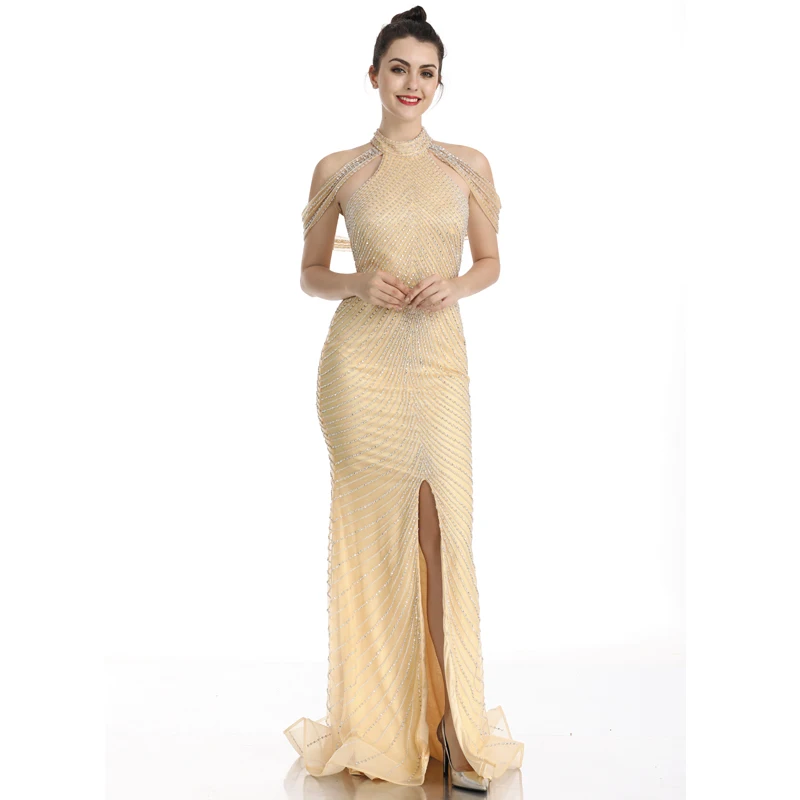 Сексуальные платья знаменитостей с открытой спиной и высоким горлом расшитые