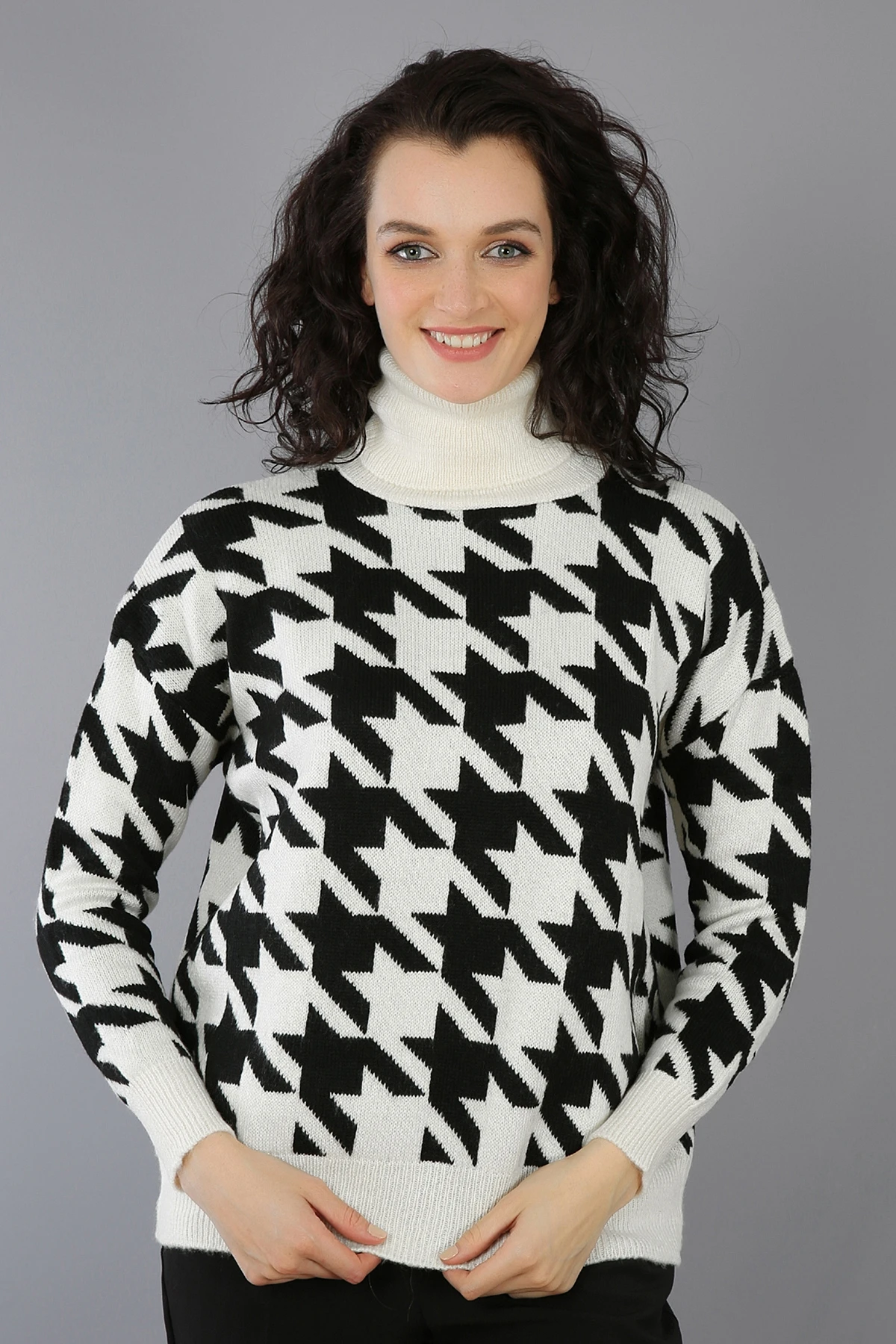 

KAZAYAI PATTERNED FISHERMAN COLLAR KNITWEAR