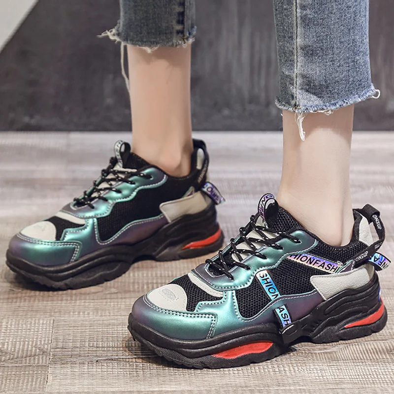 Модные женские кроссовки из вулканизированной ткани смешанных цветов на плоской
