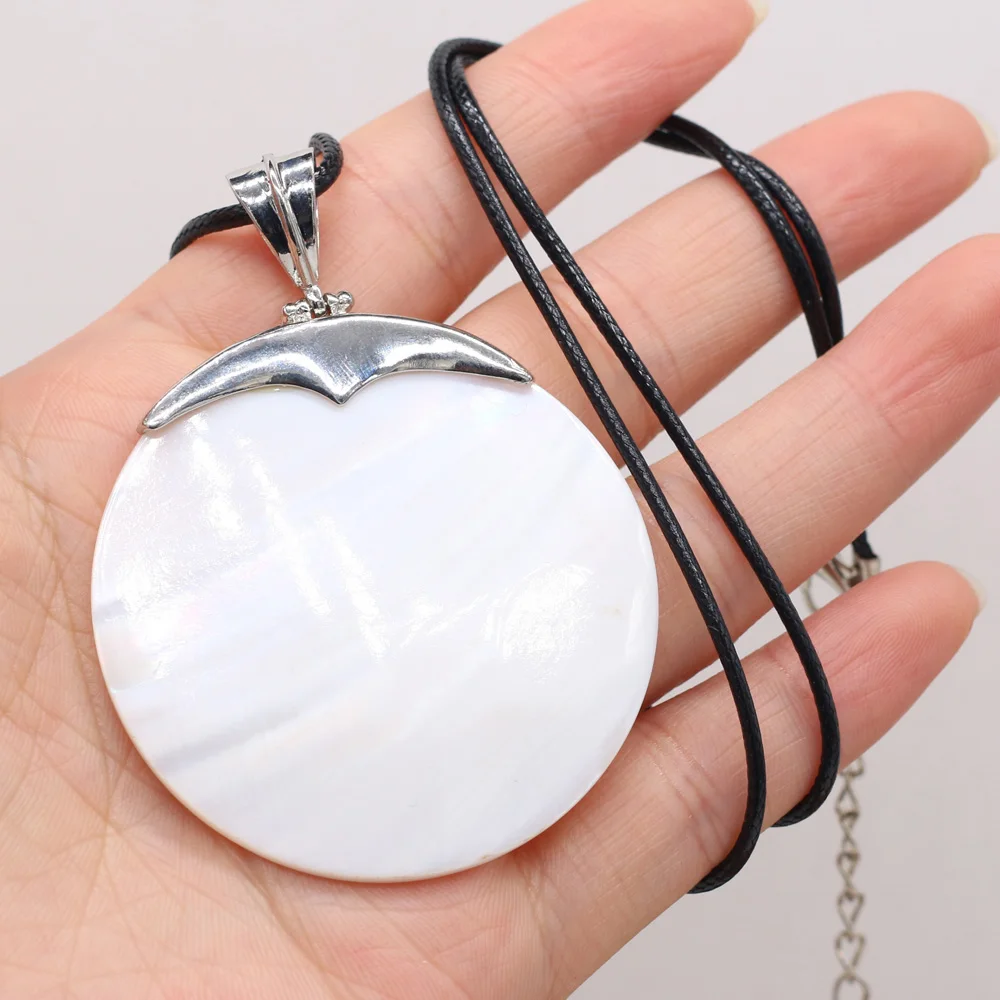 

White Shell Pendant Necklace Fashion Natural Round Shape Shell Pendant Necklace for Jewelry Gift Length 55+5cm Size 50x50mm