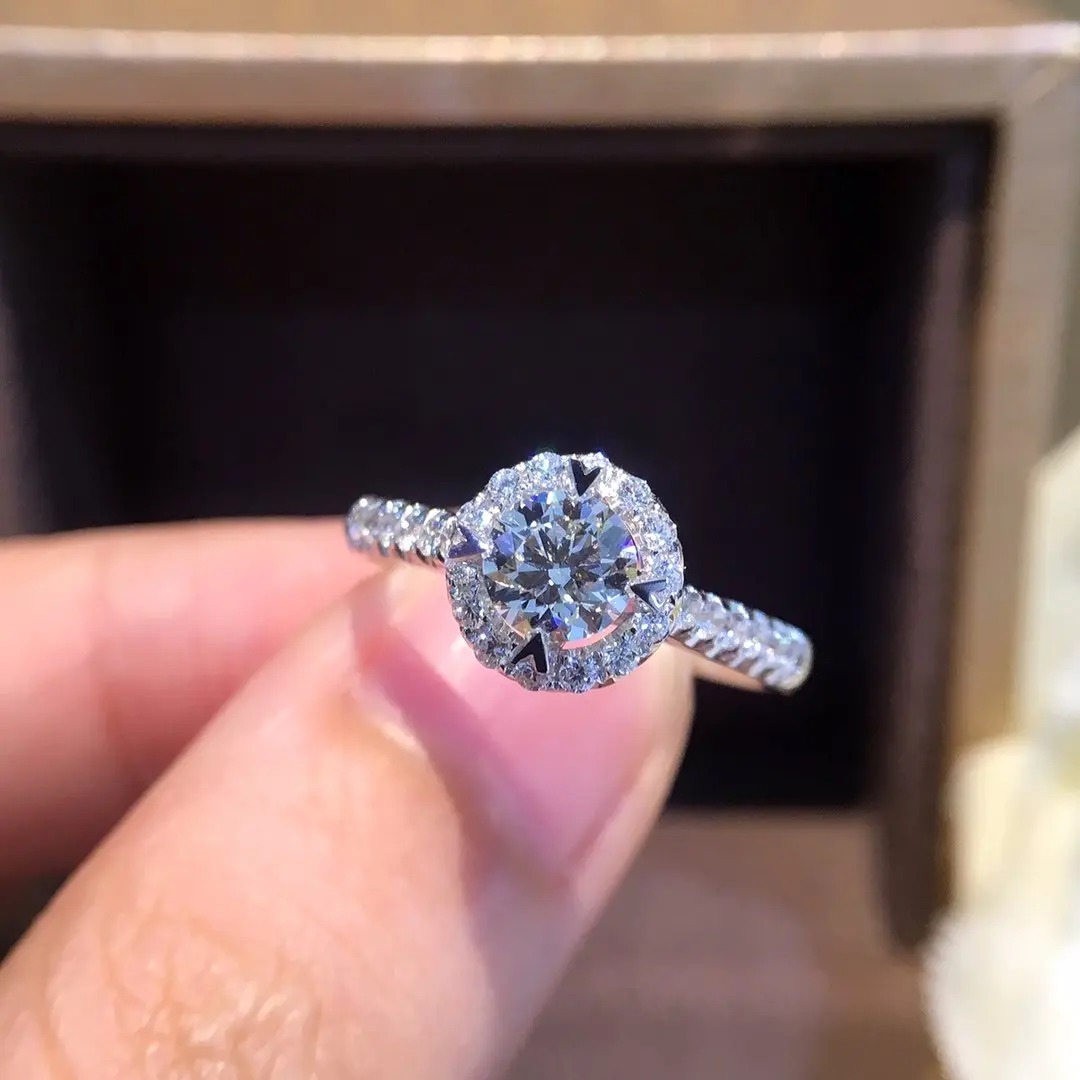 Кольцо из чистого золота 18 К с натуральным бриллиантом красивые драгоценные