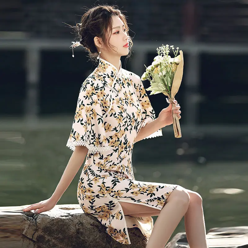 Традиционное китайское женское платье Ципао элегантное кружевное с коротким