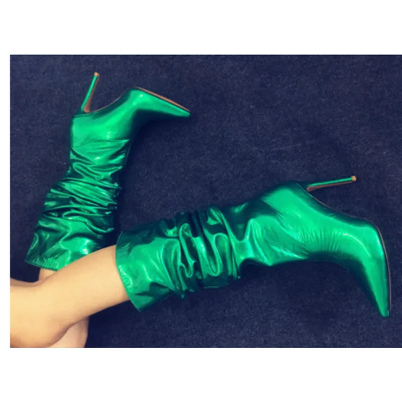 Новинка Зимние женские сапоги до середины икры из лакированной кожи с острым