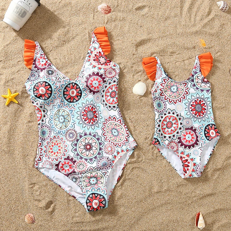 Комплект бикини для семьи оранжевый купальник с принтом пряжкой мамы дочери и