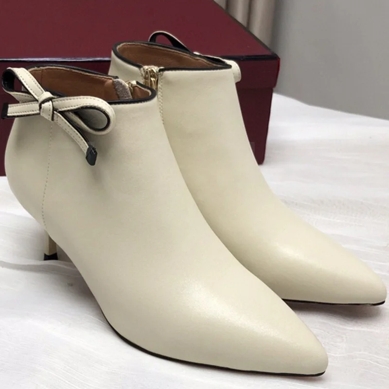 

Модные Роскошные Брендовые женские короткие сапоги из натуральной кожи на высоком каблуке с острым носком и бантом, удобные универсальные ...