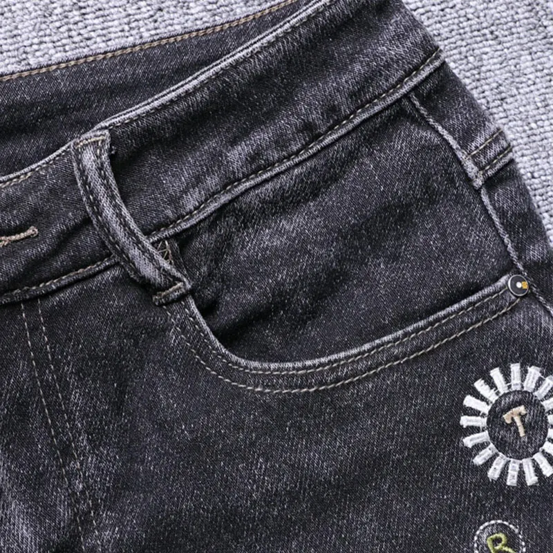 Newly Fashion Men Jeans Black Color Elastic Slim Fit Ripped Jeans Men Korean Style Embroidery Designer Casual Denim Pencil Pants