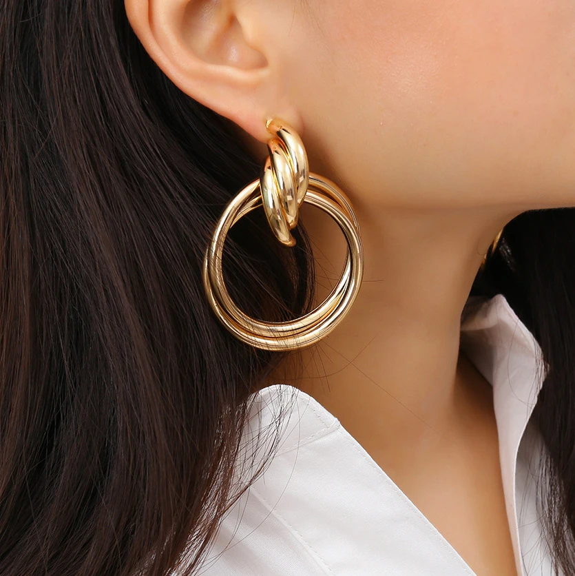 Женские серьги хоппы золотого цвета массивные из богемного сплава с