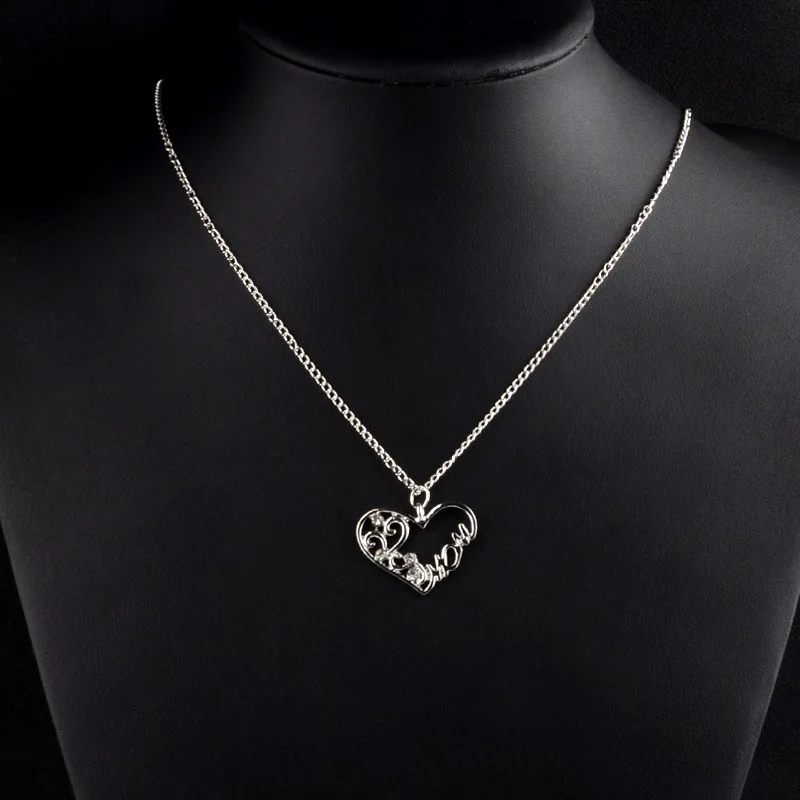 

Heart-shaped rhinestone MOM pendant necklace for women Simple sweet personality clavicle chain Mother's day mom's gift wholesale