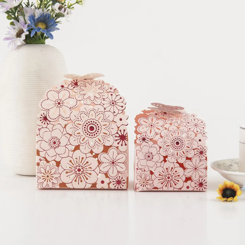 

50pcs Wedding Favors Cardboard Chocolate Box Paper Dragees Candy Box Hollow Butterfly European Style Gift Box Deco
