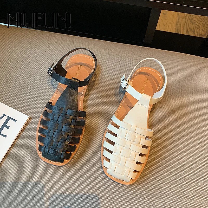

NIUFUNI Summer Simple Women's Sandals Baotou Hollow Flat Women's Shoes Hasp Black-White Casual Sandals Round Head Comfortable
