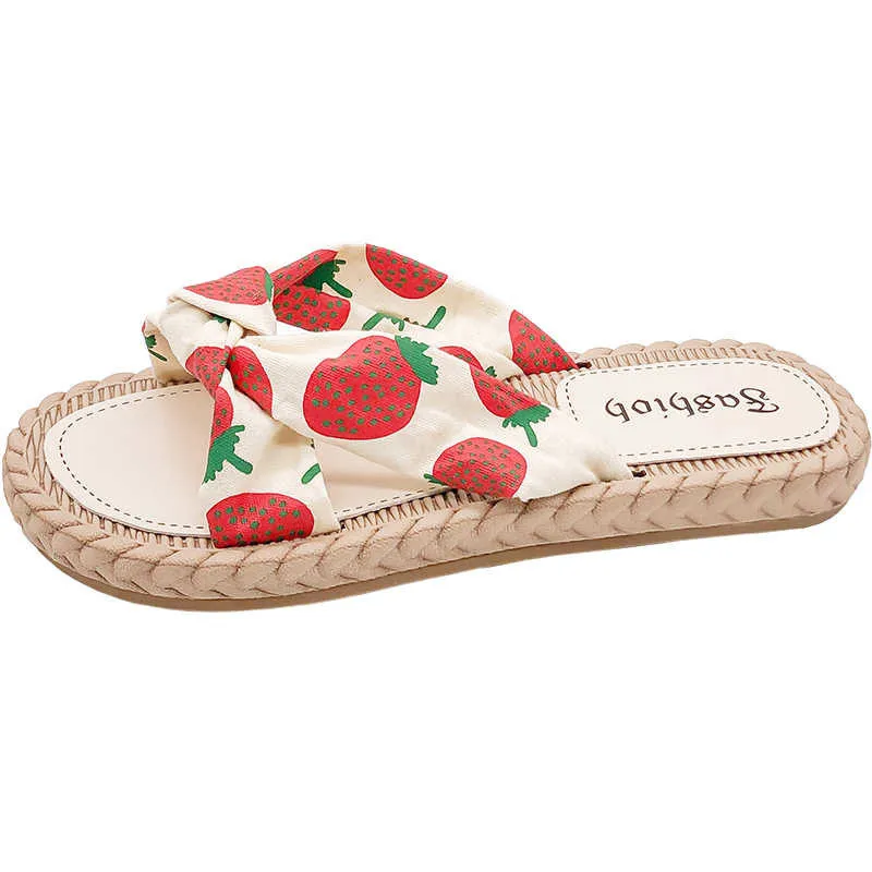 

2021 New Summer Flat-bottomed Students with Beach Shoes Net Red Fairy Wind Slippers on Cloth