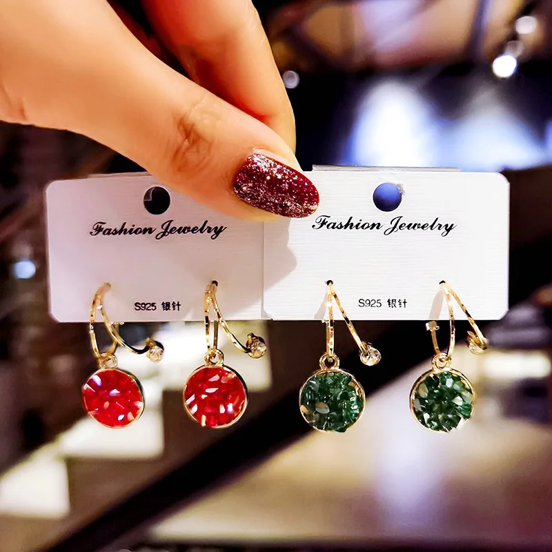 

Cute Simple geometry Round Hoop Small Earrings red Green Color Zirconia Earrings For Women Fashion Crystal Jewelry Wedding Gift