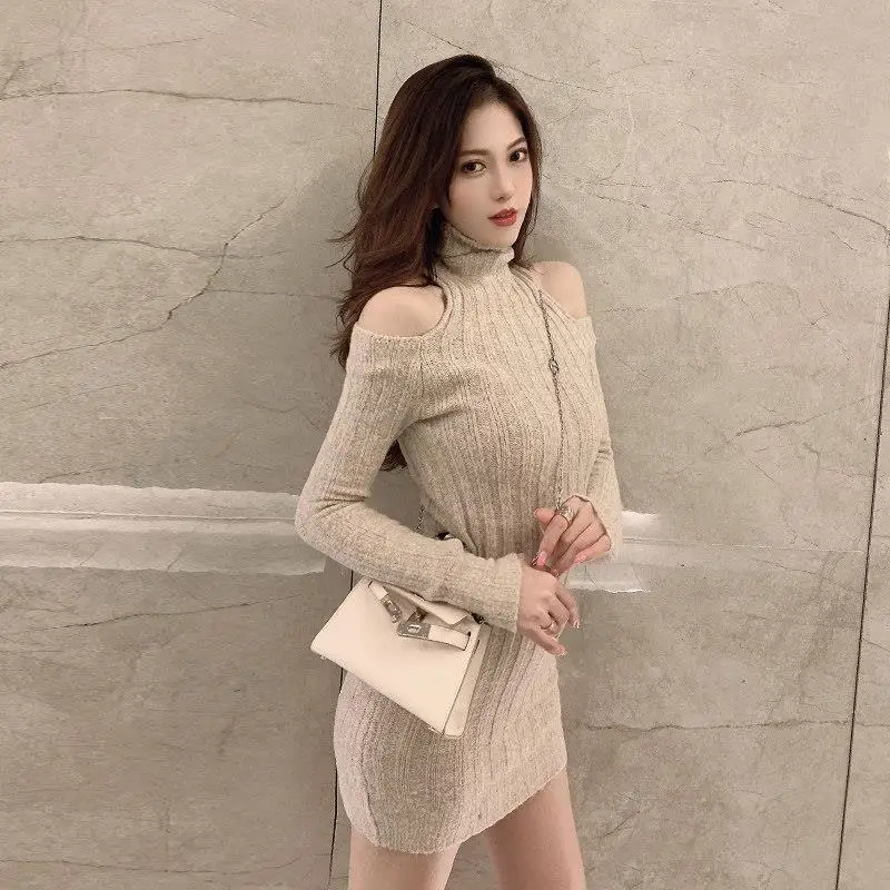 Женское трикотажное платье с открытыми плечами и длинным рукавом - купить по