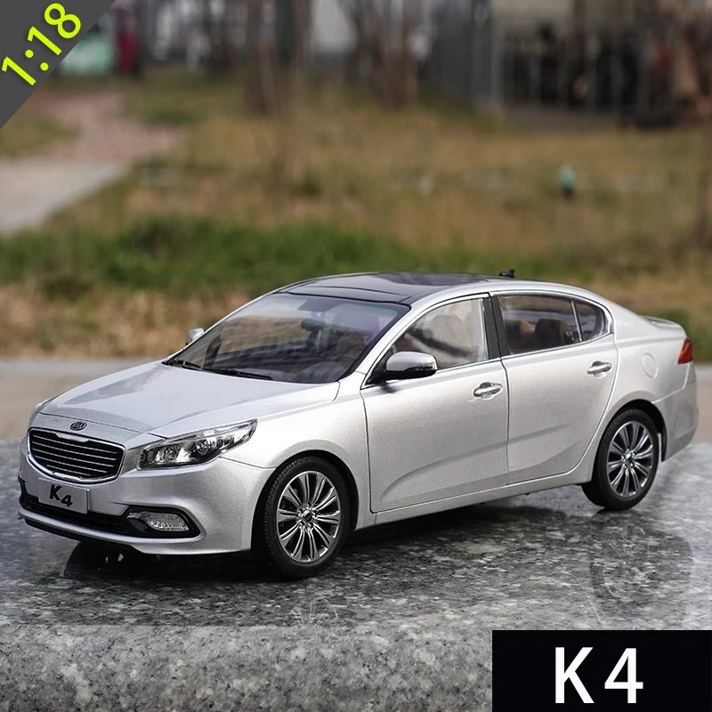 

Модель литая под давлением в масштабе 1:18 для Kia K2 K4, игрушечный автомобиль из серебряного сплава, миниатюрный коллекционный подарок Cerato Forte