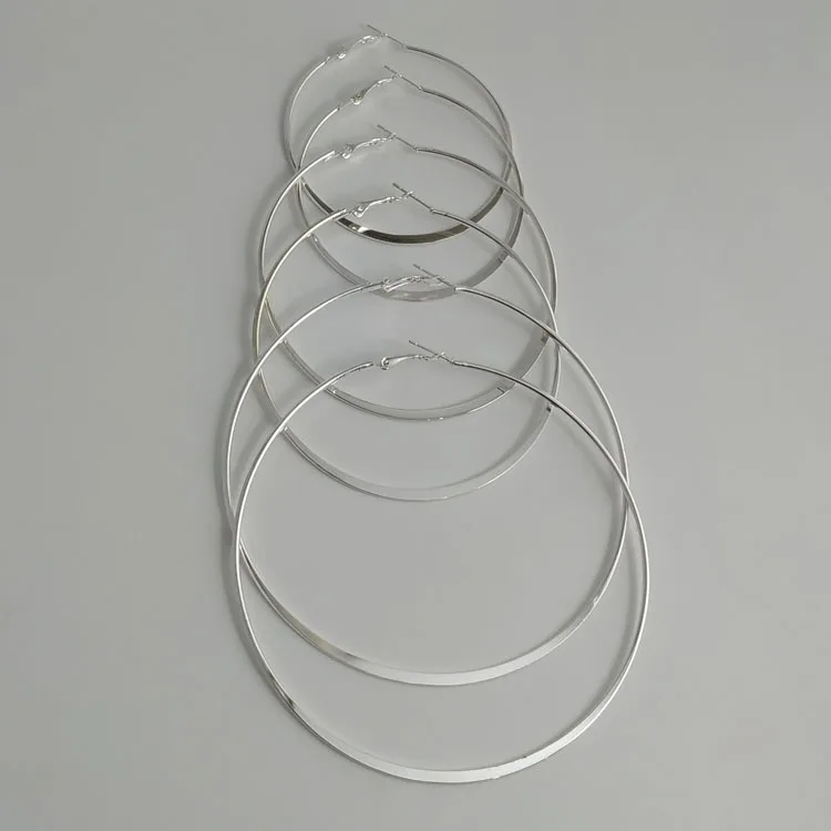 Серьги-гвоздики три пары аксессуаров без аллергии | Украшения и аксессуары