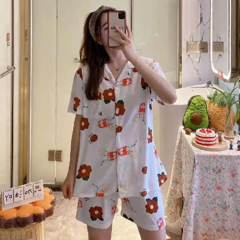 

Пижамный комплект Женский из 2 предметов, одежда для сна с мультяшным принтом, рубашка с коротким рукавом и шорты, повседневный брючный кост...