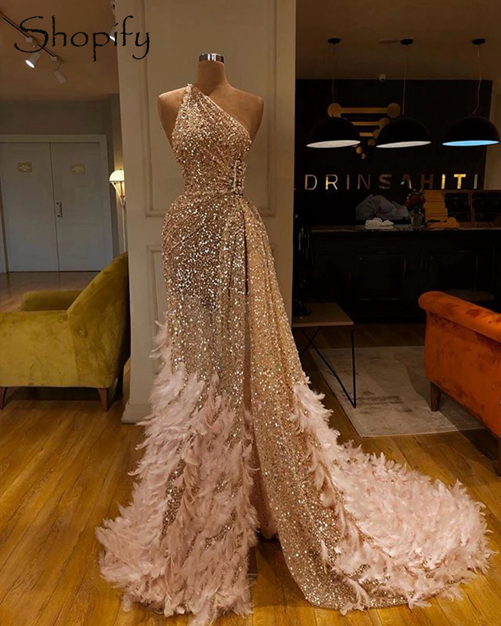 

Elegant Long Evening Dresses 2021 One Shoulder Sexy High Slit African Women Rose Gold Sequined Formal Evening Gowns With Feather