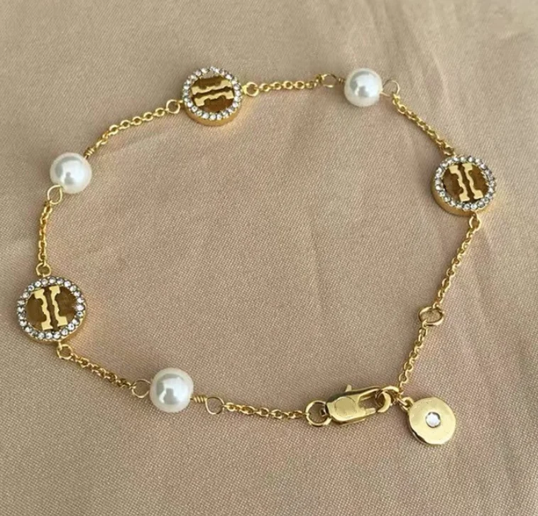 

Exquisite brass gold plated bracelet hollow logo chain pearl bracelet.More photoes please contact the seller