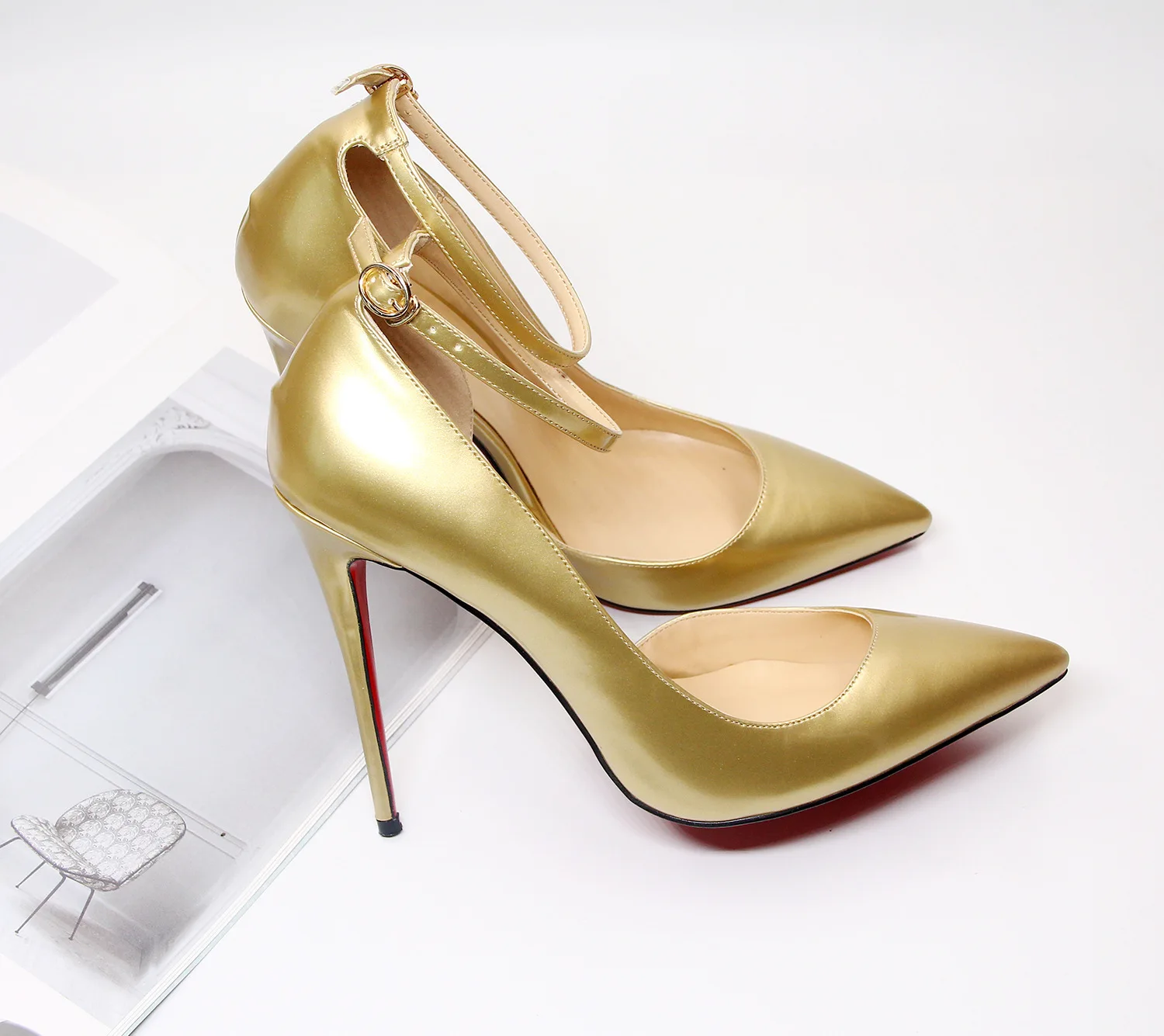 

2020 new one line sandals heel side empty small fresh high heels