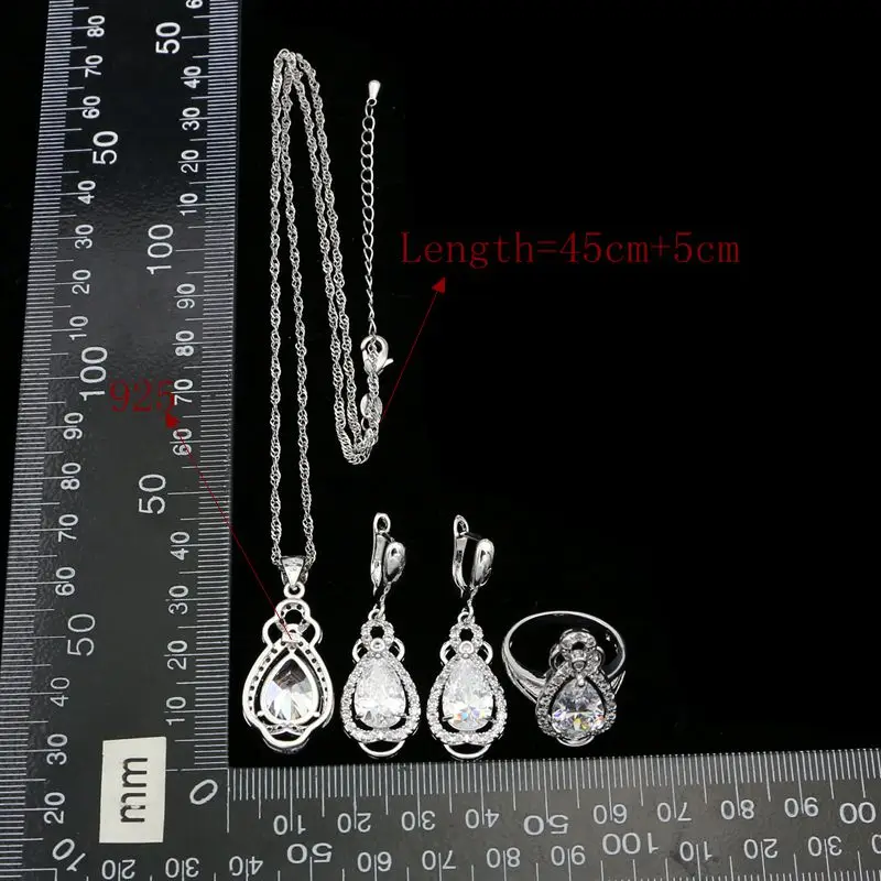 Женский ювелирный комплект из серебра 925 пробы