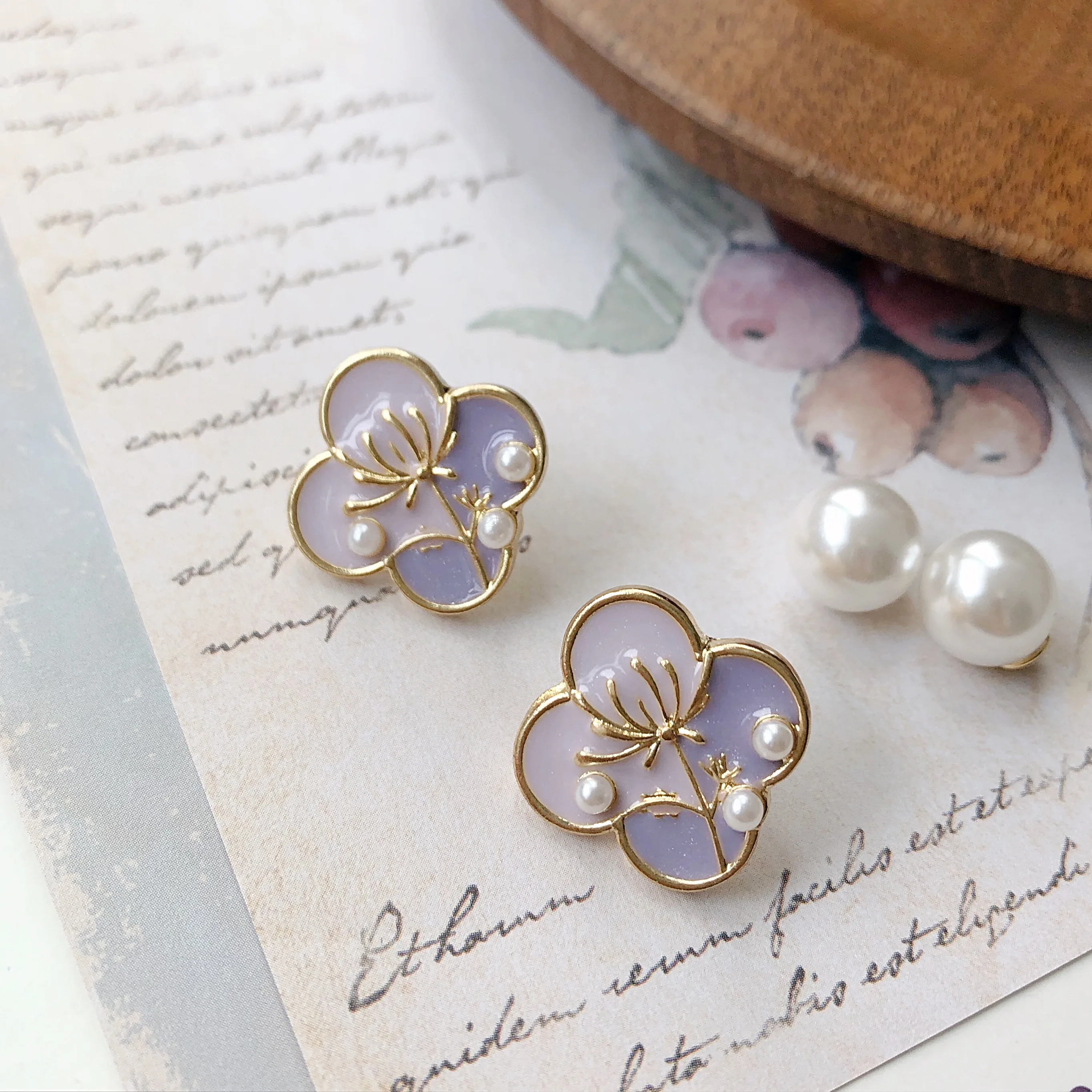 

2021 Trendy Iris Earrings Flowers and Pearls Purple Elegant Temperament Jewelry Sweet Girl with Personality Stud Earrings