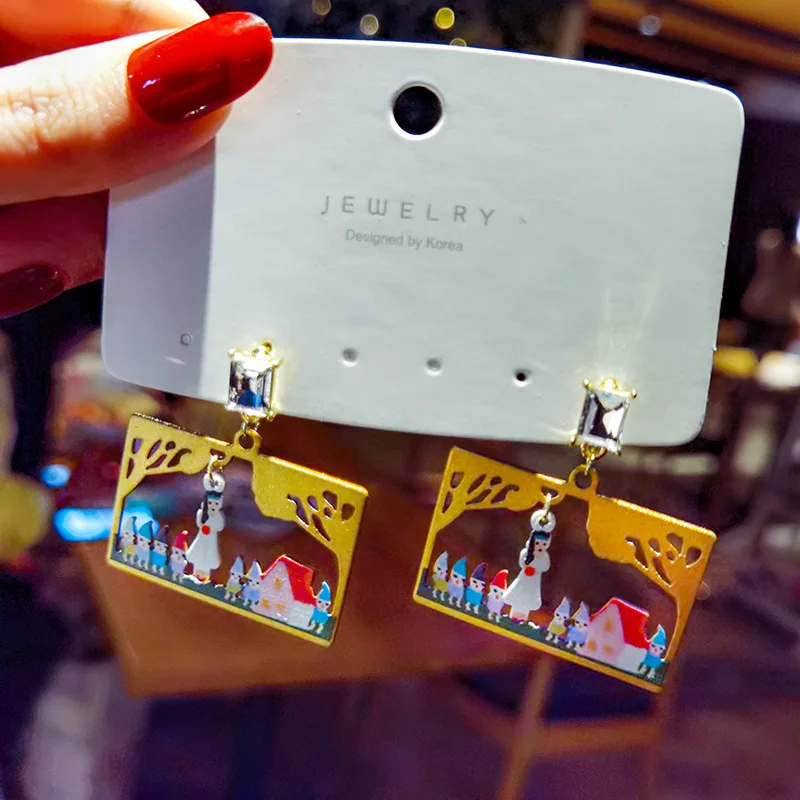

Linmouge Fashion 2020 Christmas Dwarf Themed Woman Earrings Fashionable Alloy Snow White Stud Ear Cartoon Xmas Gifts Jelwelry