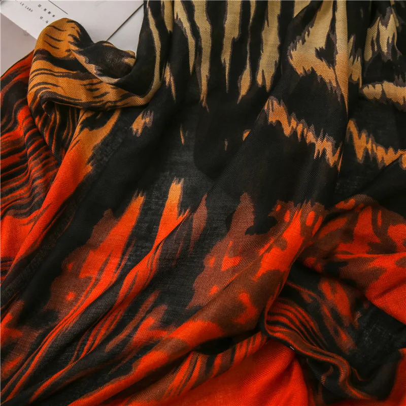 

Autumn and women Leopard Print Beach silk scarves winter Fashion Flower tourism seaside sunscreen quality cotton material shawl