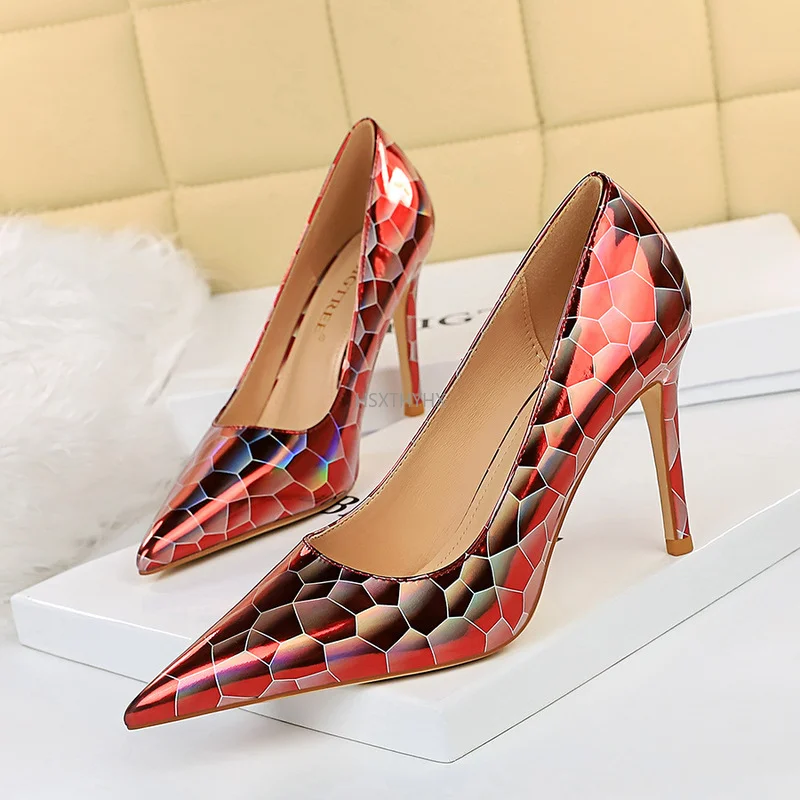 

Metal Heel with High-Heeled Shiny Patent Leather Shallow Mouth Pointed Sexy Sexy Nightclub Was Thin Heels Wedding Shoes Banquet