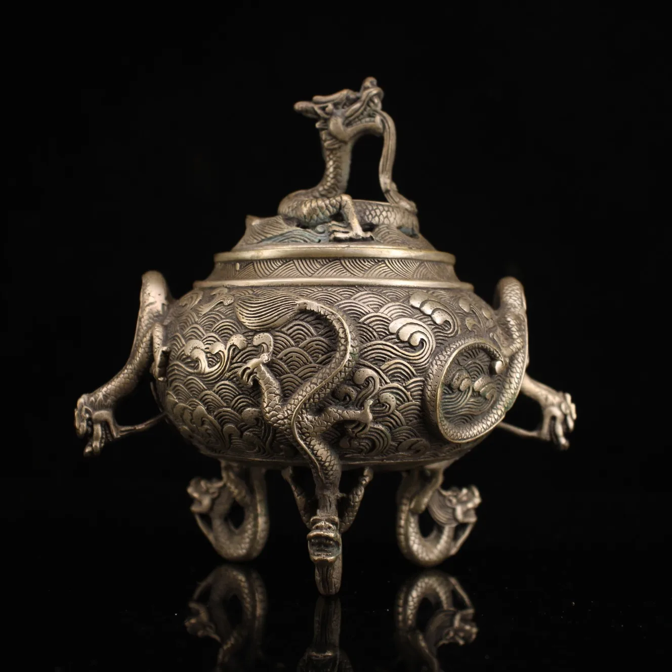 

Китайская народная коллекция, старинная бронзовая Позолоченная серебряная статуя дракона, бинауральная курильница с тремя ногами, офисные...