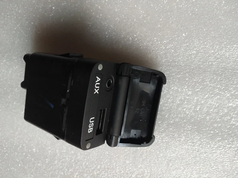Для hyundai Santafe IX45 AUX USB розетка в сборе базовый блок 961212W500 96121 2W500|Переключатели и