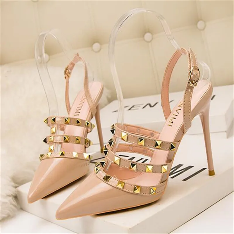 

2019 new high-heeled shoes female pointed stiletto sexy nightclub word with rivets wild sandals women pumps