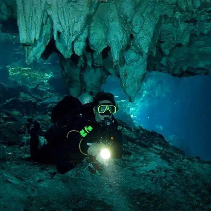 

SD12 300lm 5000K Underwater 60m Professional Dive Flashlight Fishing Diving Light Photogragh LED Fill Lamp with 18650 Battery