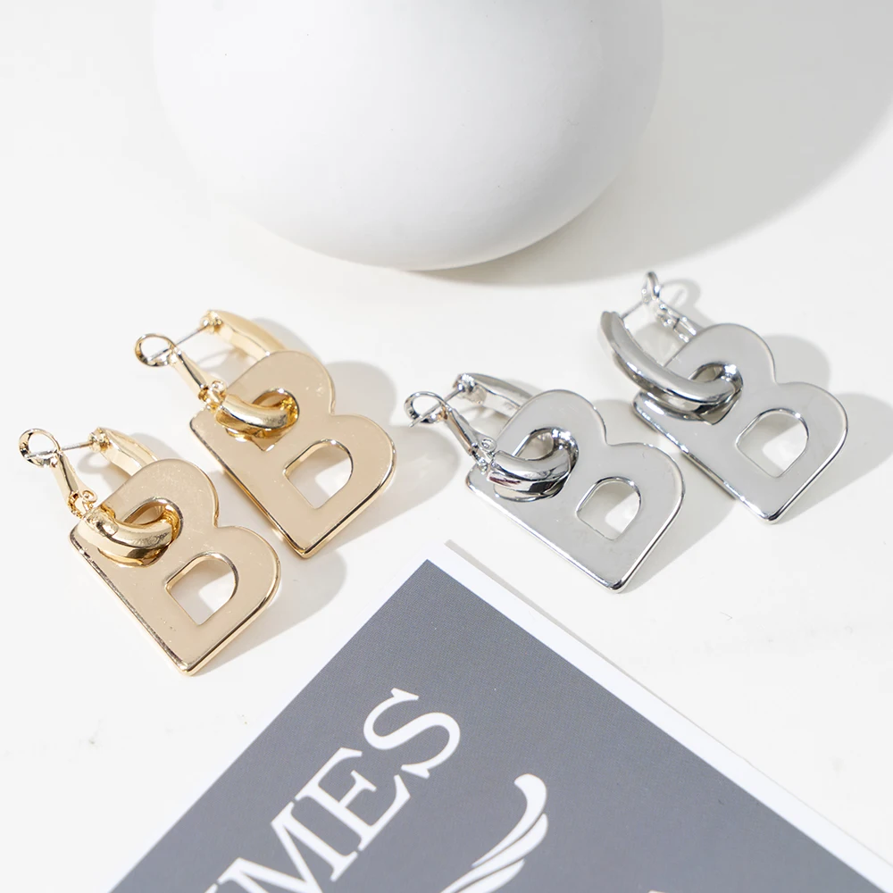 

Золотые хип-хоп Инс ветер Буквы B серьги личности преувеличенные металлические большие серьги уличный стиль женские ювелирные изделия пара