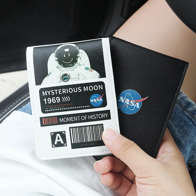 

Durable Driving License Card Case Unisex Stylish Driving License Leather Case Cartoon Cute Astronaut Printing Card Case