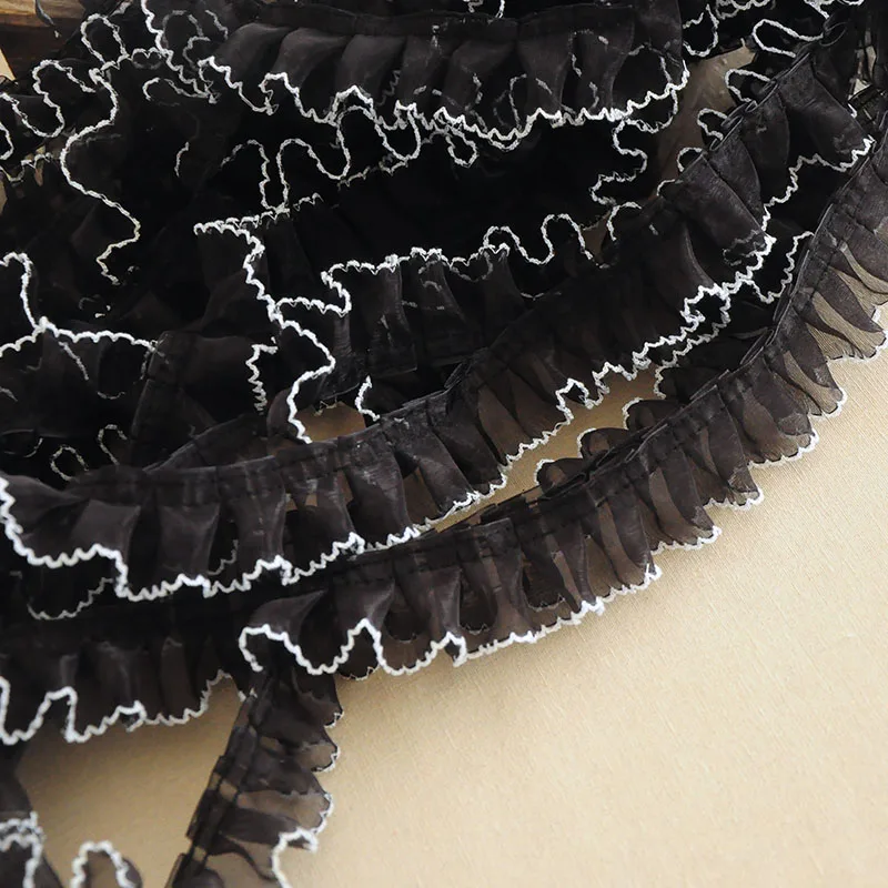 Кружевная ткань с бахромой