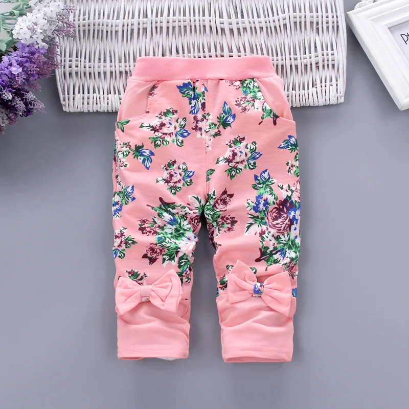 В 2021 году весенне-осенняя футболка с длинными рукавами и цветочным принтом для