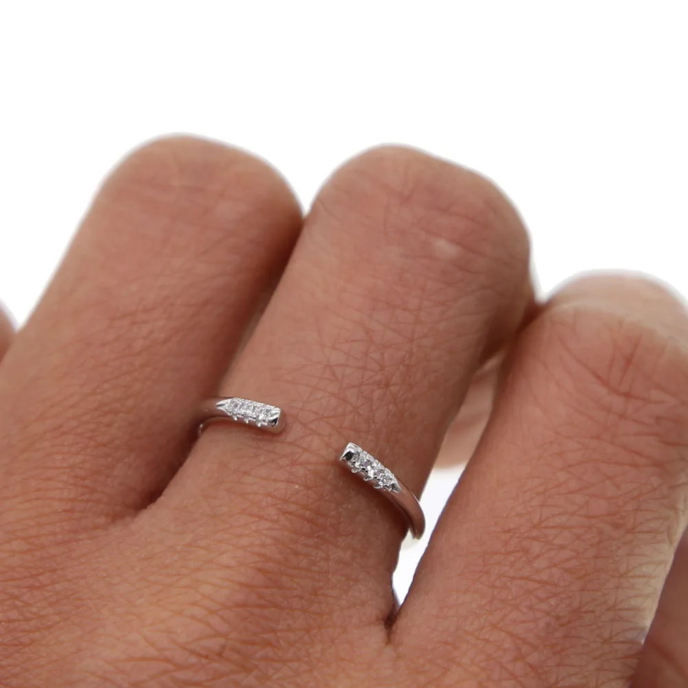 Женское Открытое кольцо из серебра 100% пробы с круглым и квадратным фианитом |