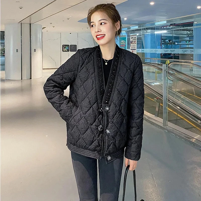 

Женская короткая куртка с V-образным вырезом, черная или белая свободная парка из хлопка с бусинами, Корейская версия, зима 2022