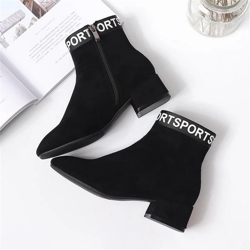 Женская обувь ботинки на шнуровке 2019 г. Новые модные меховые с буквенным принтом