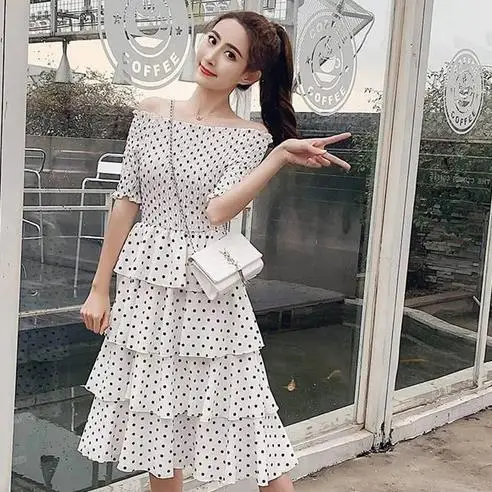 Летнее женское романтичное платье сексуальное с вырезом лодочкой облегающее в