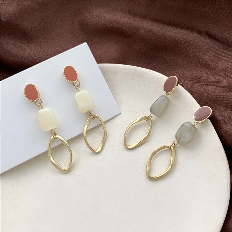 

Простые неправильной формы висячие серьги-кольца с акриловыми вставками женские, милые Квадратные полые металлические серьги-подвески в К...