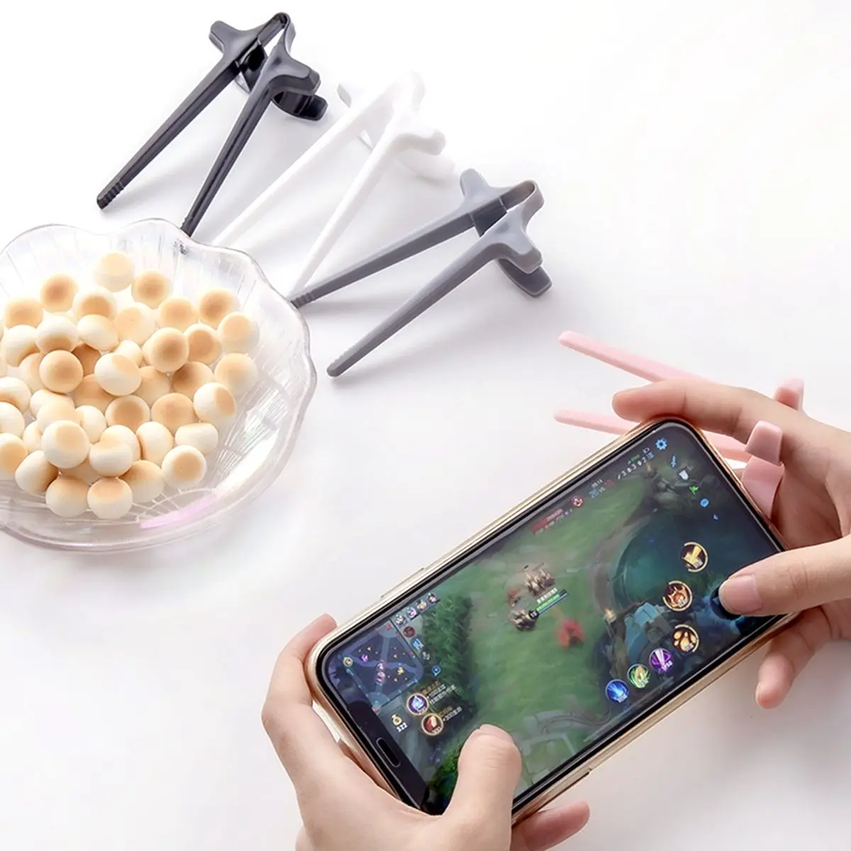 

Play Game Finger Chopsticks Lazy Assistant Chopstick Holder Snacks Not Dirty Hand Clips New Product Finger Ring Lazy Tool