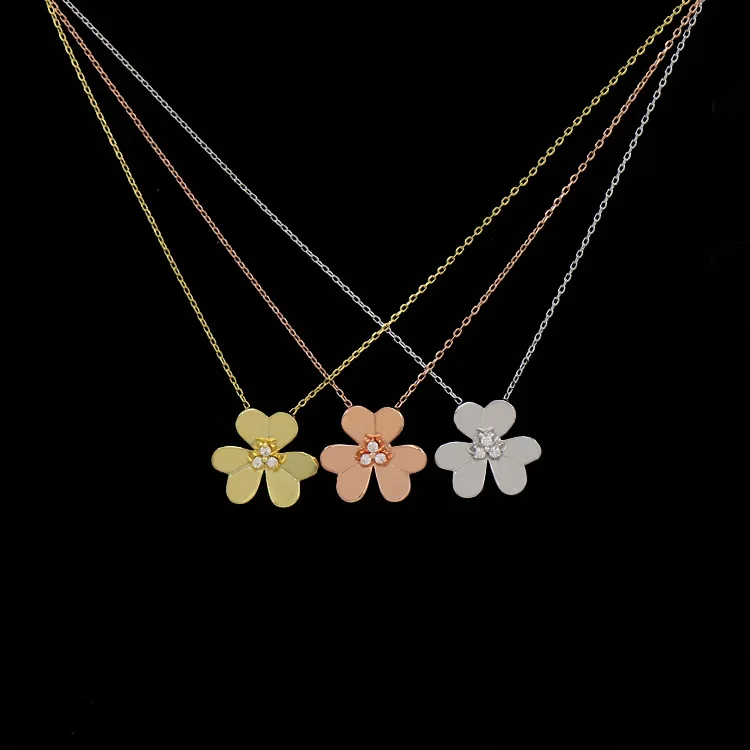 

Fashion necklace sweet personality exquisite three-leaf flower inlaid natural stone jewel jewelry to send gifts for 2019 new hot