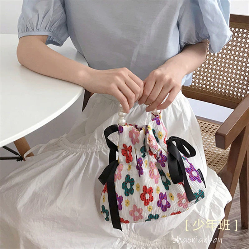 

Women Chiffon Handbag Pearl Strap Flowers Girls Bucket Package France Ins Fashion Outing Cosmetics Clutch Shopping