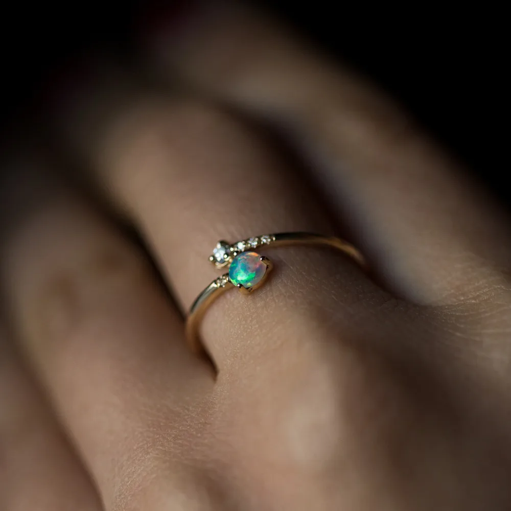 Кольцо женское из серебра 2021 пробы с белым огненным опалом | Украшения и