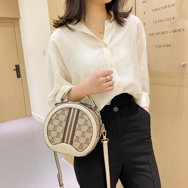 

New slung shoulder bag