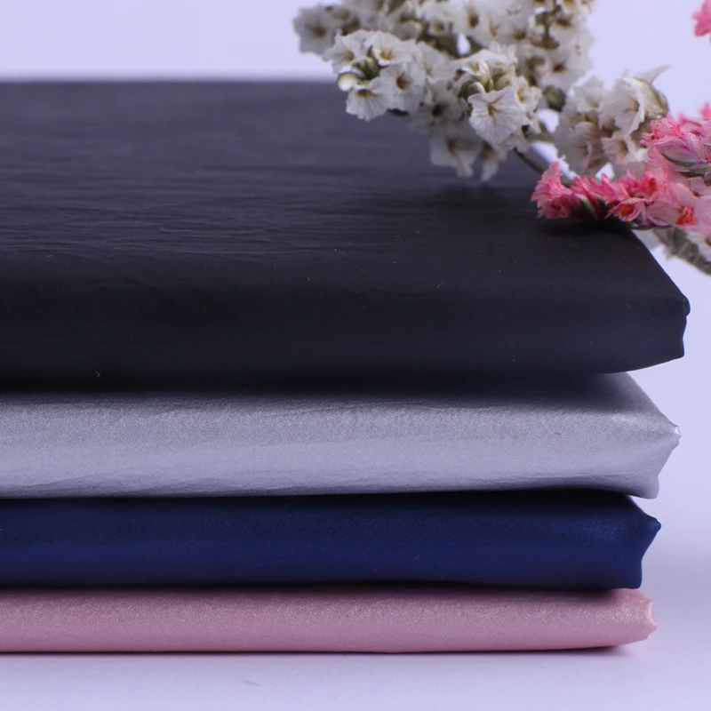 Матовая позолоченная нейлоновая тафта 20D водонепроницаемая для модной пуховой